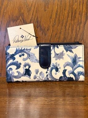 NWT-Patricia Nash-Renaissance Revival-Nazari Bifold Snap Wallet-Blue & White-$99